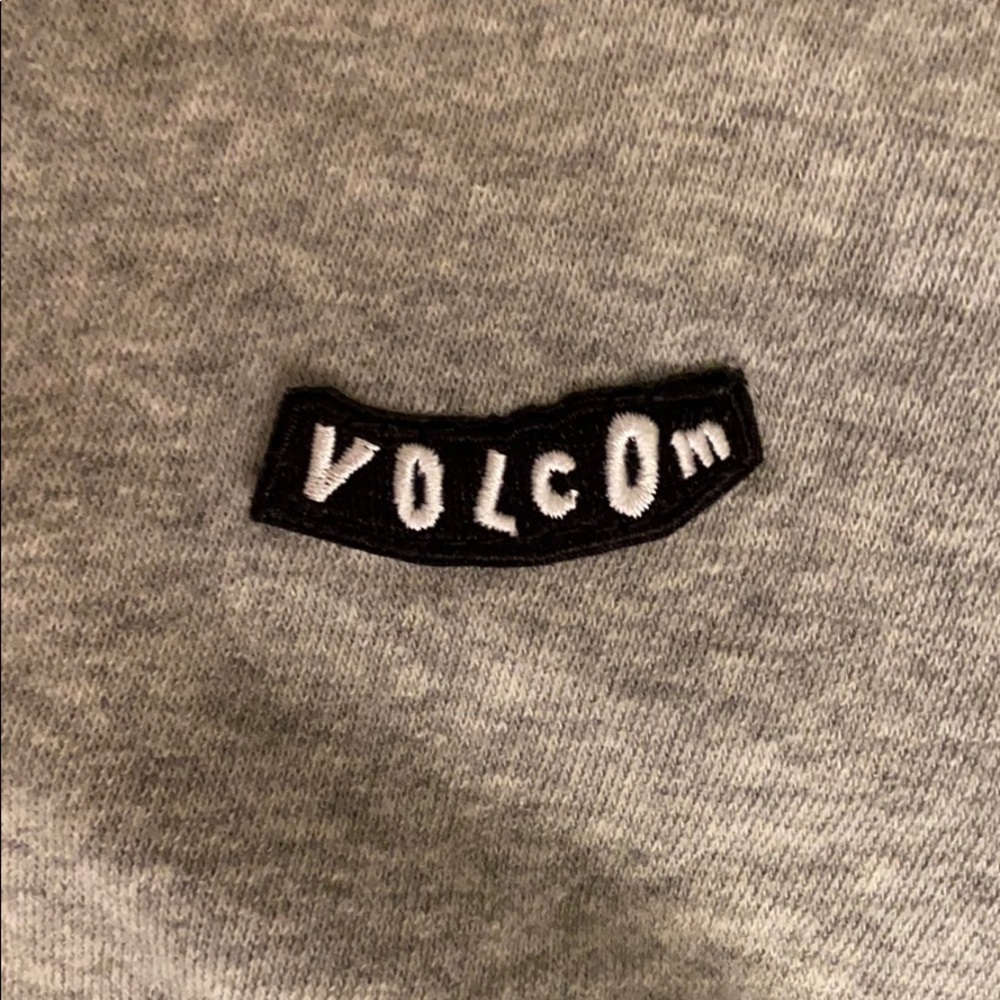 Cropped grey hoodie with sleeves cut